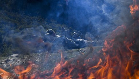 EKSTREMISTIČKA GRUPA NAORUŽANA DO ZUBA: Šta je sve zaplenjeno od pučista u Kirgistanu EKSTREMISTIČKA GRUPA NAORUŽANA DO ZUBA: Šta je sve zaplenjeno od pučista u Kirgistanu