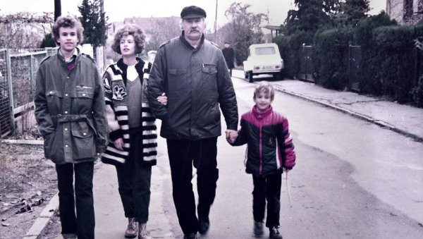 ВЕЛИКА ОДГОВОРНОСТ ЈЕ БИТИ ЖИКИНО ДЕТЕ: Милена Павловић о филму у режији њеног брата Ненада, а по делима њиховог оца ВЕЛИКА ОДГОВОРНОСТ ЈЕ БИТИ ЖИКИНО ДЕТЕ: Милена Павловић о филму у режији њеног брата Ненада, а по делима њиховог оца