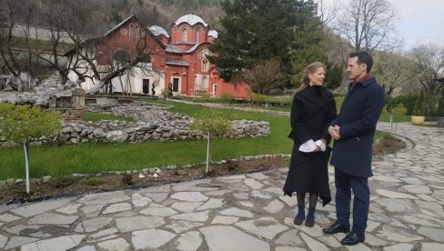 NEKI SRBI MORAJU DA PREĐU 100 KM DO LEKARA: Princeza Danica i princ Filip Karađorđević, posetili južnu srpsku pokrajinu NEKI SRBI MORAJU DA PREĐU 100 KM DO LEKARA: Princeza Danica i princ Filip Karađorđević, posetili južnu srpsku pokrajinu