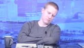 ТЕША ТЕШАНОВИЋ ИЗАЗВАО ЛАВИНУ СМЕХА: Заспао усред емисије, глава пада од умора (ВИДЕО) ТЕША ТЕШАНОВИЋ ИЗАЗВАО ЛАВИНУ СМЕХА: Заспао усред емисије, глава пада од умора (ВИДЕО)