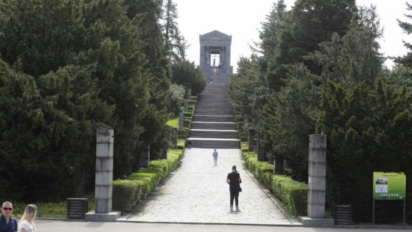 ЛИНИЈА 400 ПОНОВО ВОЗИ: Од понедељка аутобуси возе од Вождовца до Авале ЛИНИЈА 400 ПОНОВО ВОЗИ: Од понедељка аутобуси возе од Вождовца до Авале
