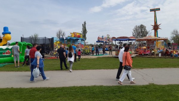 ТУРИСТИ ПРЕПЛАВИЛИ ПАЛИЋ: Првомајски уранак није изостао ни ове године (ФОТО) ТУРИСТИ ПРЕПЛАВИЛИ ПАЛИЋ: Првомајски уранак није изостао ни ове године (ФОТО)