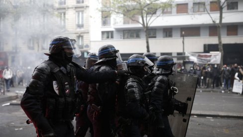 FRANCUSKA ODBRUSILA EVROPSKOJ UNIJI: Naši protesti, naša policija - ne tiče vas se FRANCUSKA ODBRUSILA EVROPSKOJ UNIJI: Naši protesti, naša policija - ne tiče vas se