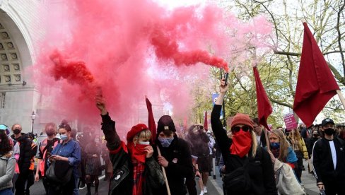 ХИЉАДЕ ГРАЂАНА НА УЛИЦАМА ЛОНДОНА: Британци устали против закона који им ограничава слободу говора и окупљања ХИЉАДЕ ГРАЂАНА НА УЛИЦАМА ЛОНДОНА: Британци устали против закона који им ограничава слободу говора и окупљања