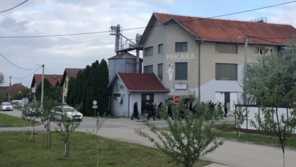 ОГЛАСИЛА СЕ ПОЛИЦИЈА О СКАНДАЛУ У БОРОВУ: Издато саопштење након позива на убиство Срба ОГЛАСИЛА СЕ ПОЛИЦИЈА О СКАНДАЛУ У БОРОВУ: Издато саопштење након позива на убиство Срба