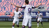 VLAHOVIĆ NE STAJE: Zlatni dečko srpskog fudbala još jednom ispisao istoriju (VIDEO) VLAHOVIĆ NE STAJE: Zlatni dečko srpskog fudbala još jednom ispisao istoriju (VIDEO)