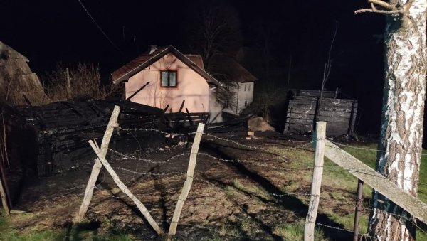 ПОЖАР У ПЉЕВЉИМА: У Отиловићима изгорели помоћни објекти ПОЖАР У ПЉЕВЉИМА: У Отиловићима изгорели помоћни објекти