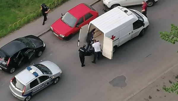 УВИЂАЈ КРАЈ ЦРНОГ “ПУНТА”: Снимци са места васкршње трагедије - Полиција у Блоку 45, мушкарац се убио у колима! (ВИДЕО) УВИЂАЈ КРАЈ ЦРНОГ “ПУНТА”: Снимци са места васкршње трагедије - Полиција у Блоку 45, мушкарац се убио у колима! (ВИДЕО)