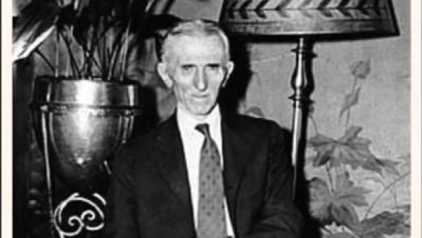 ФЕЉТОН - ТАЈНЕ СПИСЕ ДАВАО ТАЈАНСТВЕНИМ ЉУДИМА: Веровао је да ће се после рата родити нови свет слободних људи ФЕЉТОН - ТАЈНЕ СПИСЕ ДАВАО ТАЈАНСТВЕНИМ ЉУДИМА: Веровао је да ће се после рата родити нови свет слободних људи