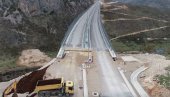 PREMINUO POVREĐENI KINEZ! Nova žrtva na gradilištu auto puta Bar-Boljare PREMINUO POVREĐENI KINEZ! Nova žrtva na gradilištu auto puta Bar-Boljare