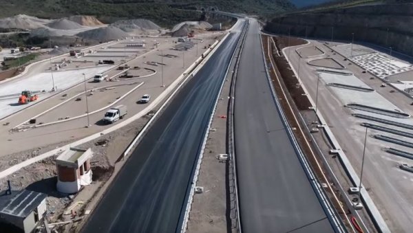 ПОГЛЕДАЈТЕ КАКО ИЗГЛЕДА АУТО-ПУТ: Повезаће Црну Гору са Србијом - снимљена цела траса (ФОТО+ВИДЕО) ПОГЛЕДАЈТЕ КАКО ИЗГЛЕДА АУТО-ПУТ: Повезаће Црну Гору са Србијом - снимљена цела траса (ФОТО+ВИДЕО)