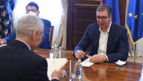 ВУЧИЋ ЧЕСТИТАО УСКРС ПУТИНУ: Председник се састао са амбасадором Боцан-Харченком ВУЧИЋ ЧЕСТИТАО УСКРС ПУТИНУ: Председник се састао са амбасадором Боцан-Харченком