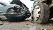 АУТО СЕ ЗАКУЦАО У АУТОБУС ПУН ДЕЦЕ: Ужас у Хрватској, возач покушао да побегне? АУТО СЕ ЗАКУЦАО У АУТОБУС ПУН ДЕЦЕ: Ужас у Хрватској, возач покушао да побегне?
