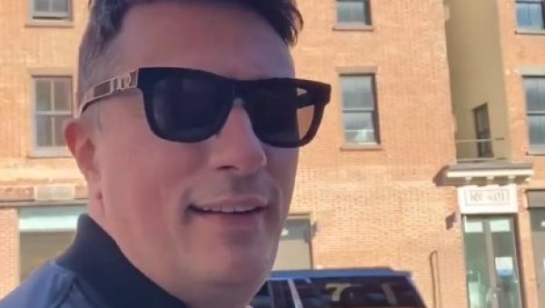 ИМА ЛИ ЛАВОВА У ЦРНОГОРСКОМ СЕЛУ? Андрија Милошевић поново насмејао цео регион (ВИДЕО) ИМА ЛИ ЛАВОВА У ЦРНОГОРСКОМ СЕЛУ? Андрија Милошевић поново насмејао цео регион (ВИДЕО)