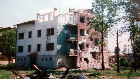 БИО ЈЕ ТО ПРАВИ ПАКАО! Почетком маја 1999. године радничко насеље Колонија у Ваљеву срушиле НАТО бомбе БИО ЈЕ ТО ПРАВИ ПАКАО! Почетком маја 1999. године радничко насеље Колонија у Ваљеву срушиле НАТО бомбе