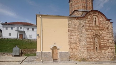 ČUDA U SVETINJI OGRAĐENOJ ŽICOM: Reporter Novosti u manastiru Budisavci u Opštini Klina, na Kosovu i Metohiji ČUDA U SVETINJI OGRAĐENOJ ŽICOM: Reporter Novosti u manastiru Budisavci u Opštini Klina, na Kosovu i Metohiji