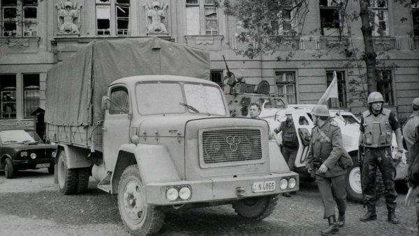 ВОЈНИЦИ ЈНА МУЧКИ УБИЈАНИ: Обележавање 29 година од муслиманског злочина у Добровољачкој ВОЈНИЦИ ЈНА МУЧКИ УБИЈАНИ: Обележавање 29 година од муслиманског злочина у Добровољачкој