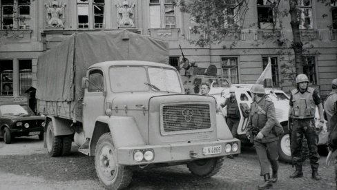 ВОЈНИЦИ ЈНА МУЧКИ УБИЈАНИ: Обележавање 29 година од муслиманског злочина у Добровољачкој ВОЈНИЦИ ЈНА МУЧКИ УБИЈАНИ: Обележавање 29 година од муслиманског злочина у Добровољачкој