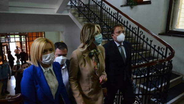 ВРЕМЕ ЈЕ ДА СЕ ЗАХВАЛИМО СРБИЈИ: Вархеји приликом посете Батуту - Радите одличан посао ВРЕМЕ ЈЕ ДА СЕ ЗАХВАЛИМО СРБИЈИ: Вархеји приликом посете Батуту - Радите одличан посао