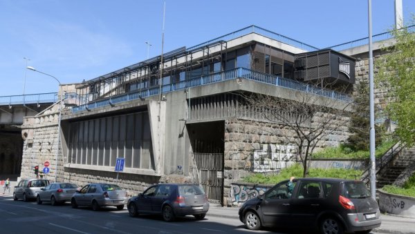 СТАНАРИ У ПИЛОНУ БРАНКОВОГ МОСТА: Шпанска кућа враћена власницима, нађено место за Дом архитектуре СТАНАРИ У ПИЛОНУ БРАНКОВОГ МОСТА: Шпанска кућа враћена власницима, нађено место за Дом архитектуре
