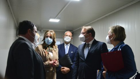 ЗА 45 ДАНА ДО ГРАНИЦЕ КОЛЕКТИВНОГ ИМУНИТЕТА: Јадранка Јоксимовић о очекивањима државе - ускоро вакцинација и у тржним центрима ЗА 45 ДАНА ДО ГРАНИЦЕ КОЛЕКТИВНОГ ИМУНИТЕТА: Јадранка Јоксимовић о очекивањима државе - ускоро вакцинација и у тржним центрима