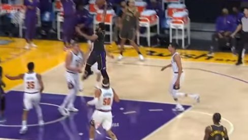 DEJVIS HTEO DA OBRUKA JOKIĆA: Na kraju sreća da se nije povredio (VIDEO) DEJVIS HTEO DA OBRUKA JOKIĆA: Na kraju sreća da se nije povredio (VIDEO)