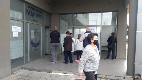 НАСТАВЉА СЕ ИМУНИЗАЦИЈА: Пиротски дом здравља представио план за наредне дане НАСТАВЉА СЕ ИМУНИЗАЦИЈА: Пиротски дом здравља представио план за наредне дане