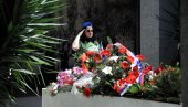 УМРО ЈЕ ДРУГ ТИТО: Пре 41 годину Југославија је плакала - вест о смрти Јосипа Броза одјекнула у целом свету (ФОТО/ВИДЕО) УМРО ЈЕ ДРУГ ТИТО: Пре 41 годину Југославија је плакала - вест о смрти Јосипа Броза одјекнула у целом свету (ФОТО/ВИДЕО)