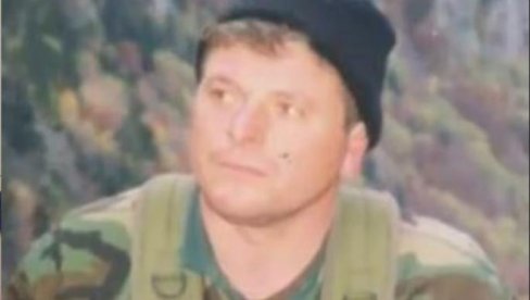 МИЛОШ ЋИРКОВИЋ ДОБИЈА СКУЛПТУРУ: Српски војник који је одбио да се повуче са КиМ неће бити заборављен МИЛОШ ЋИРКОВИЋ ДОБИЈА СКУЛПТУРУ: Српски војник који је одбио да се повуче са КиМ неће бити заборављен