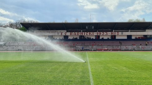 NESVAKIDAŠNJA ODLUKA: Radnički traži novog trenera na društvenim mrežama (FOTO) NESVAKIDAŠNJA ODLUKA: Radnički traži novog trenera na društvenim mrežama (FOTO)