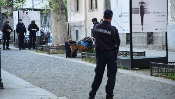 ДРАМА У СКАДАРЛИЈИ: Полција пронашла тајанствени кофер! Грађани упозорени да се склоне (ФОТО) ДРАМА У СКАДАРЛИЈИ: Полција пронашла тајанствени кофер! Грађани упозорени да се склоне (ФОТО)