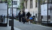 POLICIJA POKAZIVALA SLIKU UBIJENOG AMERIKANCA: Završena drama u Skadarliji (FOTO) POLICIJA POKAZIVALA SLIKU UBIJENOG AMERIKANCA: Završena drama u Skadarliji (FOTO)