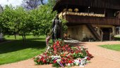 У КУМРОВЦУ ОБЕЛЕЖЕН ДАН МЛАДОСТИ: Полиција скидала партизанске капе