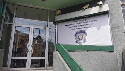 NOVOSTI SAZNAJU: Napadu na policiju večeras prethodila masovna tuča u centru Kruševca - sevali noževi! NOVOSTI SAZNAJU: Napadu na policiju večeras prethodila masovna tuča u centru Kruševca - sevali noževi!