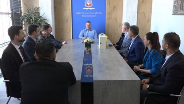 ОСЛОНАЦ ЈЕДНИ ДРУГИМА: Делегација Сремске Митровице боравила у дводневној посети Космету ОСЛОНАЦ ЈЕДНИ ДРУГИМА: Делегација Сремске Митровице боравила у дводневној посети Космету