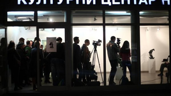 ПОЧИЊУ РАДИОНИЦЕ ДРАМСКОГ ТЕКСТА И СЦЕНАРИЈА: У Културном центру Новог Сада посвећују пажњу и младим талентима ПОЧИЊУ РАДИОНИЦЕ ДРАМСКОГ ТЕКСТА И СЦЕНАРИЈА: У Културном центру Новог Сада посвећују пажњу и младим талентима