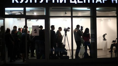 ПОЧИЊУ РАДИОНИЦЕ ДРАМСКОГ ТЕКСТА И СЦЕНАРИЈА: У Културном центру Новог Сада посвећују пажњу и младим талентима ПОЧИЊУ РАДИОНИЦЕ ДРАМСКОГ ТЕКСТА И СЦЕНАРИЈА: У Културном центру Новог Сада посвећују пажњу и младим талентима