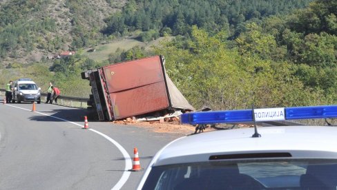 ЈЕДНА ОСОБА ПОГИНУЛА У УДЕСУ: У Јужнобачком округу за викенд 29 саобраћајних несрећа ЈЕДНА ОСОБА ПОГИНУЛА У УДЕСУ: У Јужнобачком округу за викенд 29 саобраћајних несрећа