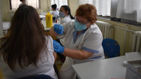 НАСТАВЉЕНА ИМУНИЗАЦИЈА: У Кикинди дато 30.00 доза вакцина, обе добило нешто више од 13.100 грађана НАСТАВЉЕНА ИМУНИЗАЦИЈА: У Кикинди дато 30.00 доза вакцина, обе добило нешто више од 13.100 грађана