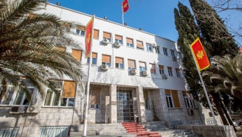 URA I BEČIĆ PRIHVATAJU BIČ ZVANI SREBRENICA: Kako je zločin u istočnoj Bosni ponovo zloupotrebljen za obračun u Skupštini Crne Gore URA I BEČIĆ PRIHVATAJU BIČ ZVANI SREBRENICA: Kako je zločin u istočnoj Bosni ponovo zloupotrebljen za obračun u Skupštini Crne Gore
