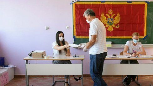ZBOG DVOJNOG DRŽAVLJANSTVA ISPISUJU 2.100 GRAĐANA: Sumnje povodom najave MUP CG da pokreće postupak za brisanje iz knjige državljana ZBOG DVOJNOG DRŽAVLJANSTVA ISPISUJU 2.100 GRAĐANA: Sumnje povodom najave MUP CG da pokreće postupak za brisanje iz knjige državljana