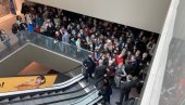 ПОЧИЊЕ ВАКЦИНАЦИЈА У ТЦ УШЋЕ: Први који дођу добијају ваучере у износу од 3.000 динара ПОЧИЊЕ ВАКЦИНАЦИЈА У ТЦ УШЋЕ: Први који дођу добијају ваучере у износу од 3.000 динара
