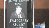 ПОДИГЛИ СПОМЕН-ПЛОЧУ ЛЕКАРУ ПРЕМИНУЛОМ ОД КОРОНЕ: Мештани Тољевца код Варварина нису заборавили свог несебичног доктора ПОДИГЛИ СПОМЕН-ПЛОЧУ ЛЕКАРУ ПРЕМИНУЛОМ ОД КОРОНЕ: Мештани Тољевца код Варварина нису заборавили свог несебичног доктора