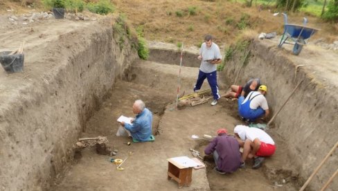 TRAGOVI PORUKE: Izložba u Zrenjaninskom muzeju TRAGOVI PORUKE: Izložba u Zrenjaninskom muzeju