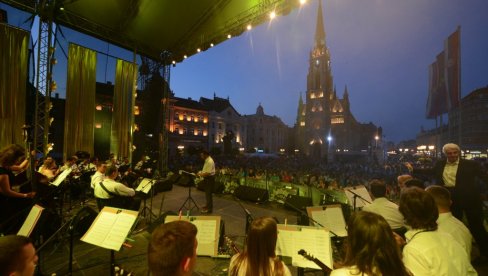 „УКРШТАЊЕ“ ТАМБУРА НА ПЕТРОВАРАДИНСКОЈ ТВРЂАВИ: „Тамбурица фест“ од 19. до 21. августа у Новом Саду „УКРШТАЊЕ“ ТАМБУРА НА ПЕТРОВАРАДИНСКОЈ ТВРЂАВИ: „Тамбурица фест“ од 19. до 21. августа у Новом Саду