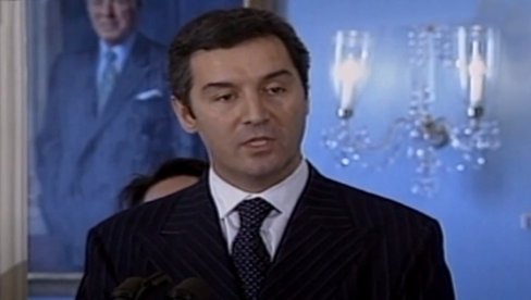 DVOLIČNOST BEZ GRANICA: Ovako je Đukanović govorio o Kosovu 1998. godine - Mora se isključiti solucija albanskih ekstremista (VIDEO) DVOLIČNOST BEZ GRANICA: Ovako je Đukanović govorio o Kosovu 1998. godine - Mora se isključiti solucija albanskih ekstremista (VIDEO)