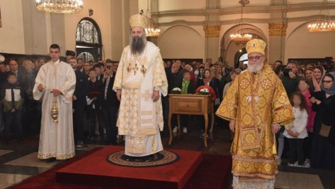 PATRIJARH PORFIRIJE KRSTIO SINA MILANA POPOVIĆA: Najmlađi naslednik kralja bakra Đorđe primio pravoslavlje u Vršcu PATRIJARH PORFIRIJE KRSTIO SINA MILANA POPOVIĆA: Najmlađi naslednik kralja bakra Đorđe primio pravoslavlje u Vršcu
