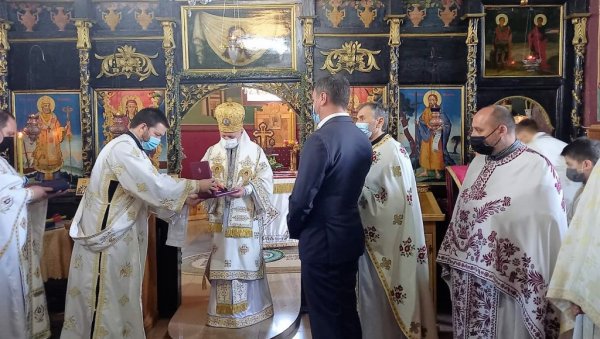 СО ЋУПРИЈА ВИСОКИ ОРДЕН ЕПАРХИЈЕ БРАНИЧЕВСКЕ: Одликовање уручено због залагања за добро Цркве, а поводом градске славе СО ЋУПРИЈА ВИСОКИ ОРДЕН ЕПАРХИЈЕ БРАНИЧЕВСКЕ: Одликовање уручено због залагања за добро Цркве, а поводом градске славе