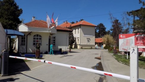 У ЛЕСКОВЦУ ПРЕМИНУЛЕ ЈОШ ДВЕ ОСОБЕ: На респиратору три пацијента, хоспитализовано 83 заражених У ЛЕСКОВЦУ ПРЕМИНУЛЕ ЈОШ ДВЕ ОСОБЕ: На респиратору три пацијента, хоспитализовано 83 заражених