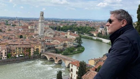 PROŠLO JE 30 GODINA! PIKSI STIGAO U GRAD LJUBAVI: Selektor poslao razglednicu iz Italije (FOTO) PROŠLO JE 30 GODINA! PIKSI STIGAO U GRAD LJUBAVI: Selektor poslao razglednicu iz Italije (FOTO)